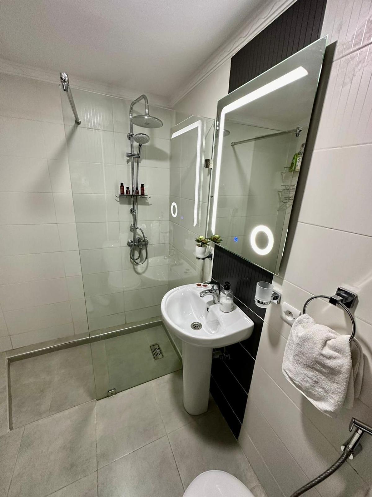 Appart Neuf Lumineux Climatise 1Ere Etage タンジェ エクステリア 写真