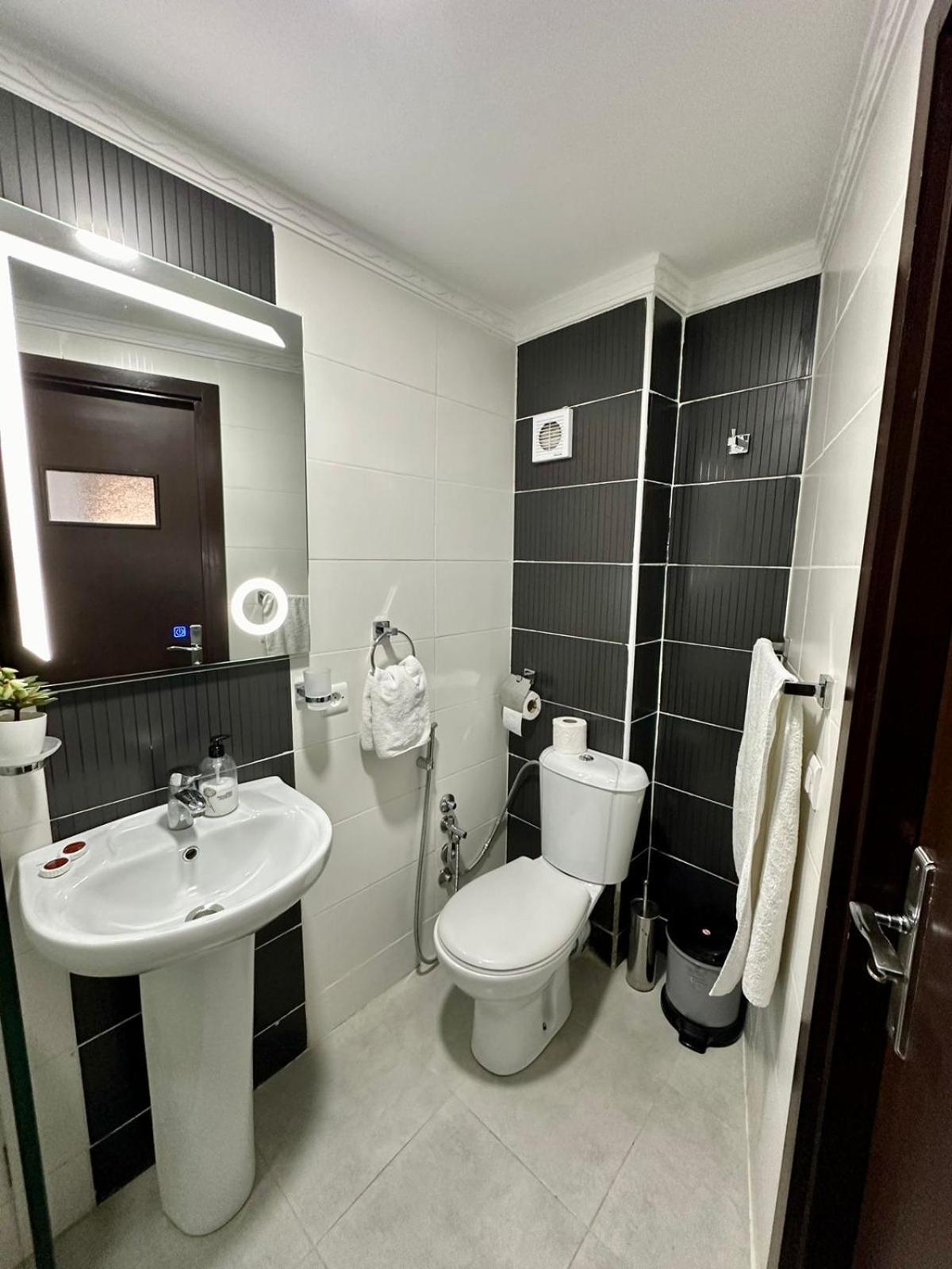 Appart Neuf Lumineux Climatise 1Ere Etage タンジェ エクステリア 写真